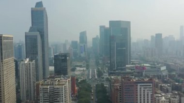 Gündüz vakti Guangzhou Endüstriyel Şehir Havası Panoraması. 4K Çin porseleni