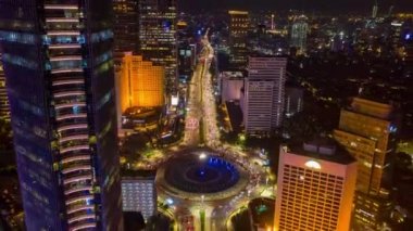 Gece aydınlatma bangalore şehir trafik caddesi kare panorama 4k Hindistan
