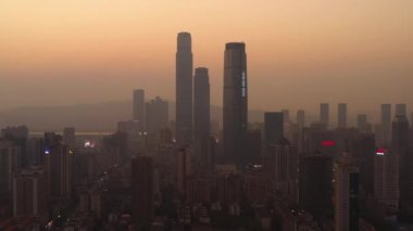 Changsha şehri güneşli gün batımı ünlü nehir kenarı manzaralı 4k porselen.