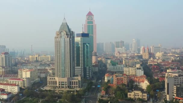 Den čas Qingdao město v centru letecké panorama 4k porcelánu