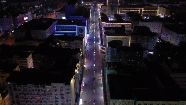 Νύχτα Φωτισμού Qingdao Πόλη Διάσημο Κέντρο Της Κυκλοφορίας Δρόμο Διασταύρωση — Αρχείο Βίντεο