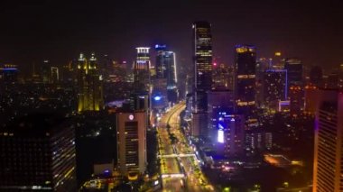 Gece aydınlatma bangalore şehir trafik caddesi kare panorama 4k Hindistan