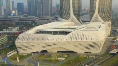 NANJING, ÇİN - 12019: Günbatımı zamanı Nanjing Şehri ünlü uluslararası gençlik merkezi gökyüzü panorama