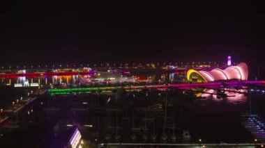 Gece vakti aydınlatma qingdao şehri şehir merkezinde hava zaman kaplaması panorama 4k porselen