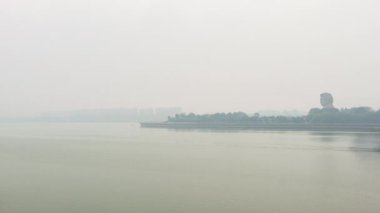 Gün batımı Changsha şehri nehir kenarı havacılık panoraması 4k porselen