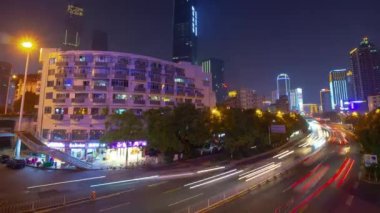 Gece aydınlatma Changsha şehir merkezi trafik caddesi kavşağı hava zamanı panorama 4k çin