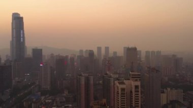 Changsha şehri güneşli gün batımı ünlü nehir kenarı manzaralı 4k porselen.