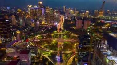 Gece aydınlatma bangalore şehir trafik caddesi kare panorama 4k Hindistan