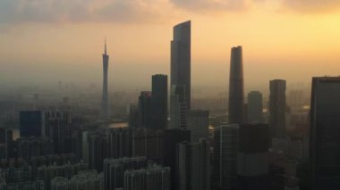 Gündüz vakti Guangzhou Endüstriyel Şehir Havası Panoraması. 4K Çin porseleni
