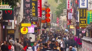 gündüz vakti Changsha şehir merkezi kalabalık trafik yolu kavşağı hava zamanı panorama 4k porselen