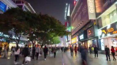 Gece vakti aydınlandı Changsha şehir merkezi kalabalık trafik sokağı hava zaman çizelgesi panorama 4k porselen