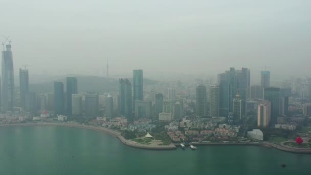 Słoneczny Dzień Qingdao Miasto Słynne Centrum Zatoki Olimpijskiej Latarnia Morska — Wideo stockowe