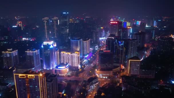 夜の時間Changsha市内中心部の交通道路の横断航空パノラマ 4K中国 — ストック動画