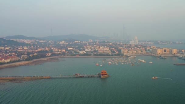 Dagvlucht Qingdao Stad Binnenstad Baai Luchtfoto Panorama Porselein — Stockvideo