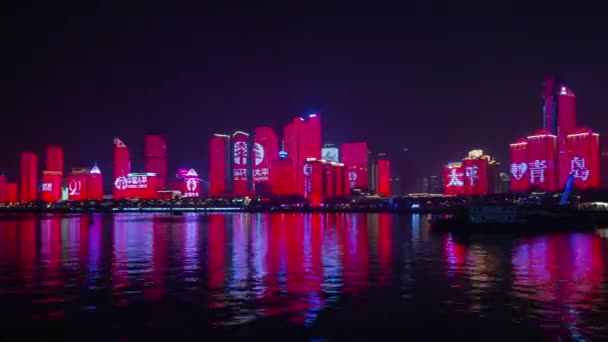 Iluminação Noturna Qingdao Cidade Centro Cidade Aérea Timelapse Panorama China — Vídeo de Stock