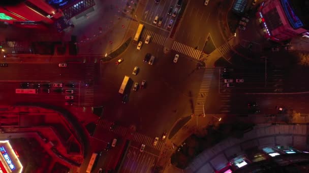 Nacht Beleuchtung Qingdao Stadt Berühmt Innenstadt Verkehr Straße Kreuzung Antenne — Stockvideo