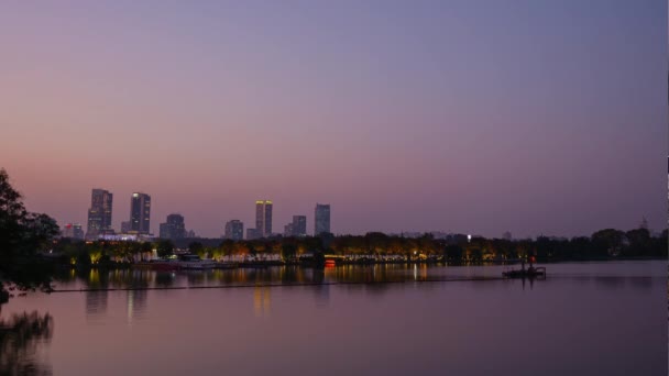 夜航飞越南京市交通全景4K片断 — 图库视频影像