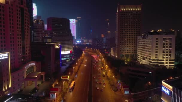 Noche Iluminación Qingdao Ciudad Famosa Centro Tráfico Calle Cruzando Carretera — Vídeo de stock