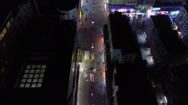 Noche Iluminación Qingdao Ciudad Famosa Centro Tráfico Calle Cruzando Carretera — Vídeo de stock