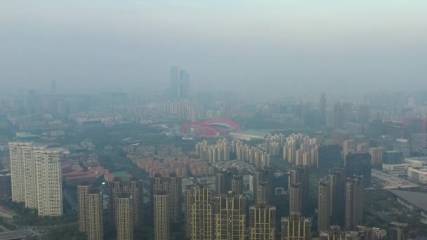 Vuelo Durante Día Sobre Tráfico Ciudad Nanjing Panorama Aéreo Metraje — Vídeo de stock