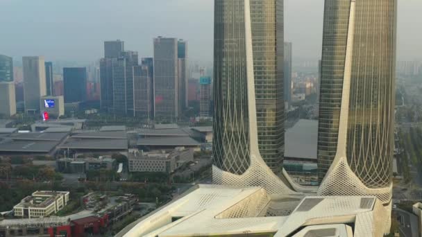 Vuelo Durante Día Sobre Tráfico Ciudad Nanjing Panorama Aéreo Metraje — Vídeos de Stock