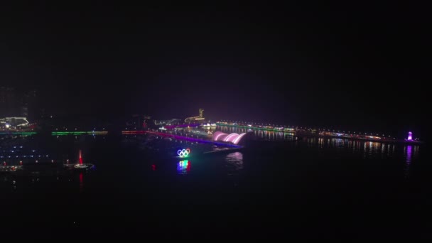 Iluminación Nocturna Qingdao Ciudad Centro Ciudad Timelapse Aéreo Panorama China — Vídeos de Stock