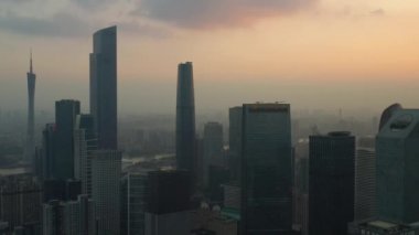 Gündüz vakti Guangzhou Endüstriyel Şehir Havası Panoraması. 4K Çin porseleni