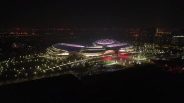Gece vakti Nanjing şehri büyük tiyatro kompleksi hava manzarası 4k porselen