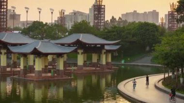 Gündüz vakti Guangzhou Endüstriyel Şehir Havası Panoraması. 4k zaman dilimi Çin porseleni