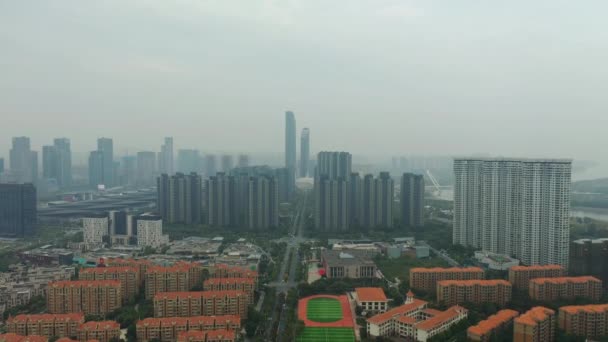 Vuelo Durante Día Sobre Tráfico Ciudad Nanjing Panorama Aéreo Metraje — Vídeo de stock