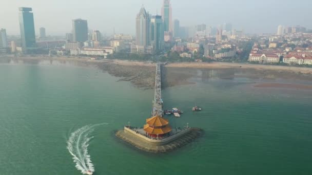 Dagvlucht Qingdao Stad Binnenstad Baai Luchtfoto Panorama Porselein — Stockvideo