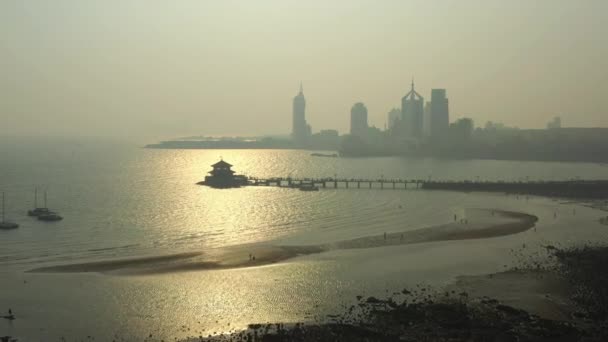 Jour Vol Dessus Qingdao Ville Centre Ville Baie Panorama Aérien — Video