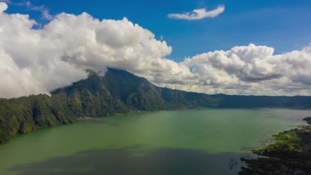 Pôr do sol incrível sobre a praia tropical — Vídeo de Stock