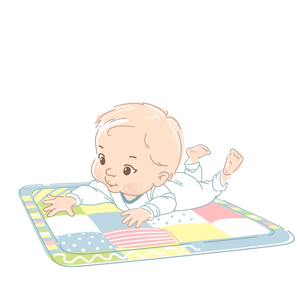 かわいい赤ちゃんの男の子は胃の上に寝そべってマットで遊ぶ. — ストックベクタ