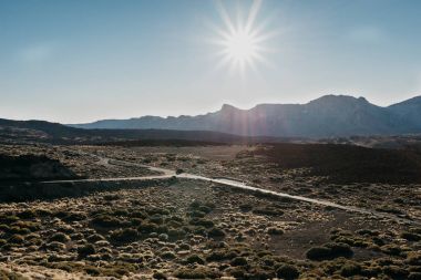 Gecenin 3'lü kesişme yeri üzerinde. Teide Milli Parkı. Tenerife 