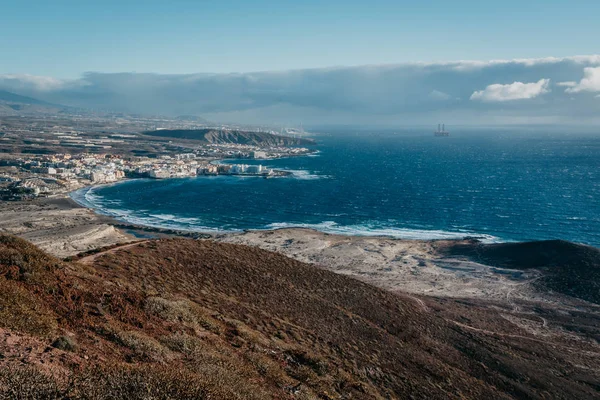 Вид Красивый Океанический Залив Маленьким Городком Берегу Утром Тенерифе — стоковое фото