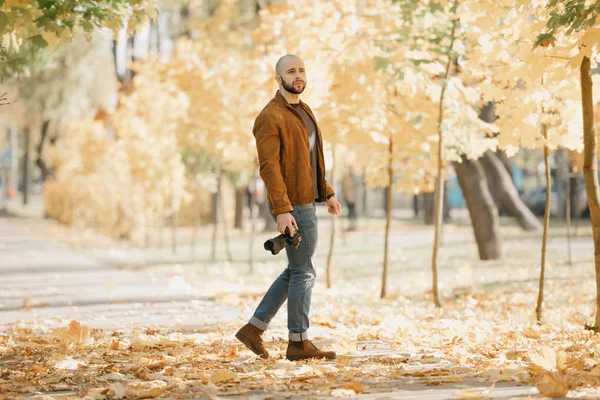 Bald Half Turn Photographer Beard Suede Leather Jacket Blue Shirt — Stock Photo, Image