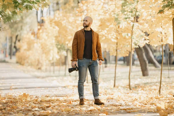 Bald Stylish Photographer Beard Suede Leather Jacket Blue Shirt Jeans — Stock Photo, Image