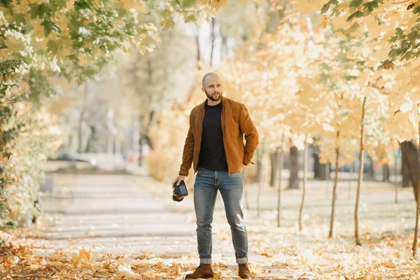 Bald Stylish Photographer Beard Suede Leather Jacket Blue Shirt Jeans — Stock Photo, Image