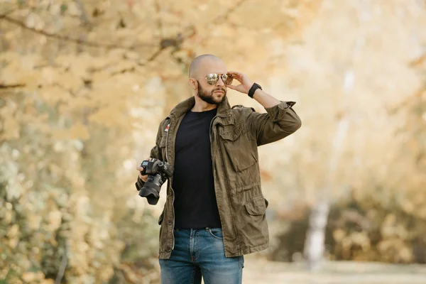Bald Photographer Beard Olive Military Combat Jacket Blue Jeans Shirt — Stock Photo, Image