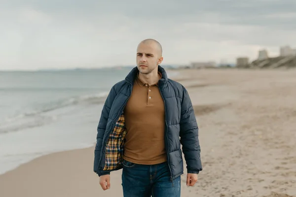 Muscular Bald Stylish Man Open Bologna Jacket Jeans Walks Shore — 스톡 사진