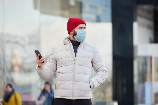 Ein Mann Mit Medizinischer Gesichtsmaske Zur Vermeidung Der Ausbreitung Des — Stockfoto