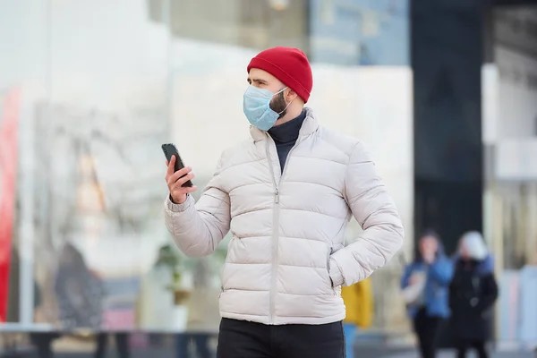 Hombre Que Usa Una Máscara Facial Médica Para Evitar Propagación —  Fotos de Stock