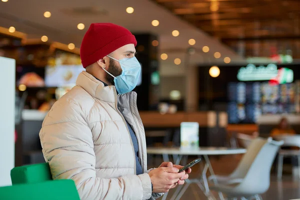 Hvit Mann Med Skjegg Med Ansiktsmaske Unngå Spredning Koronavirus Covid – stockfoto