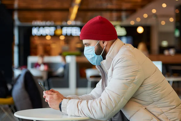 Hombre Caucásico Con Barba Mascarilla Médica Para Evitar Propagación Del —  Fotos de Stock