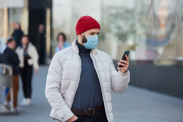 Hombre Que Usa Una Máscara Facial Médica Para Evitar Propagación —  Fotos de Stock