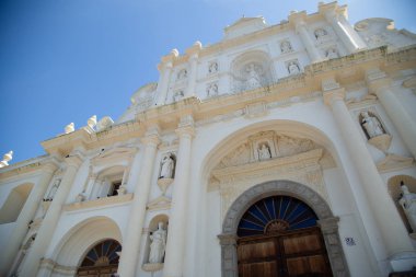 Antigua Guatemala 'daki Aziz Joseph Katedrali - eski beyaz barok kilisesi