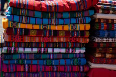Tipik Guatemala kumaşları, renkli el yapımı kumaşlar - Antigua Guatemala