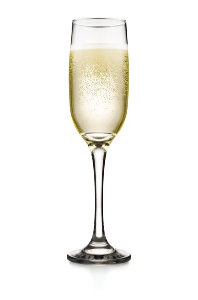 Glas champagne geïsoleerd op witte achtergrond — Stockfoto