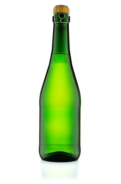 Бутылка шампанского на белом фоне — стоковое фото